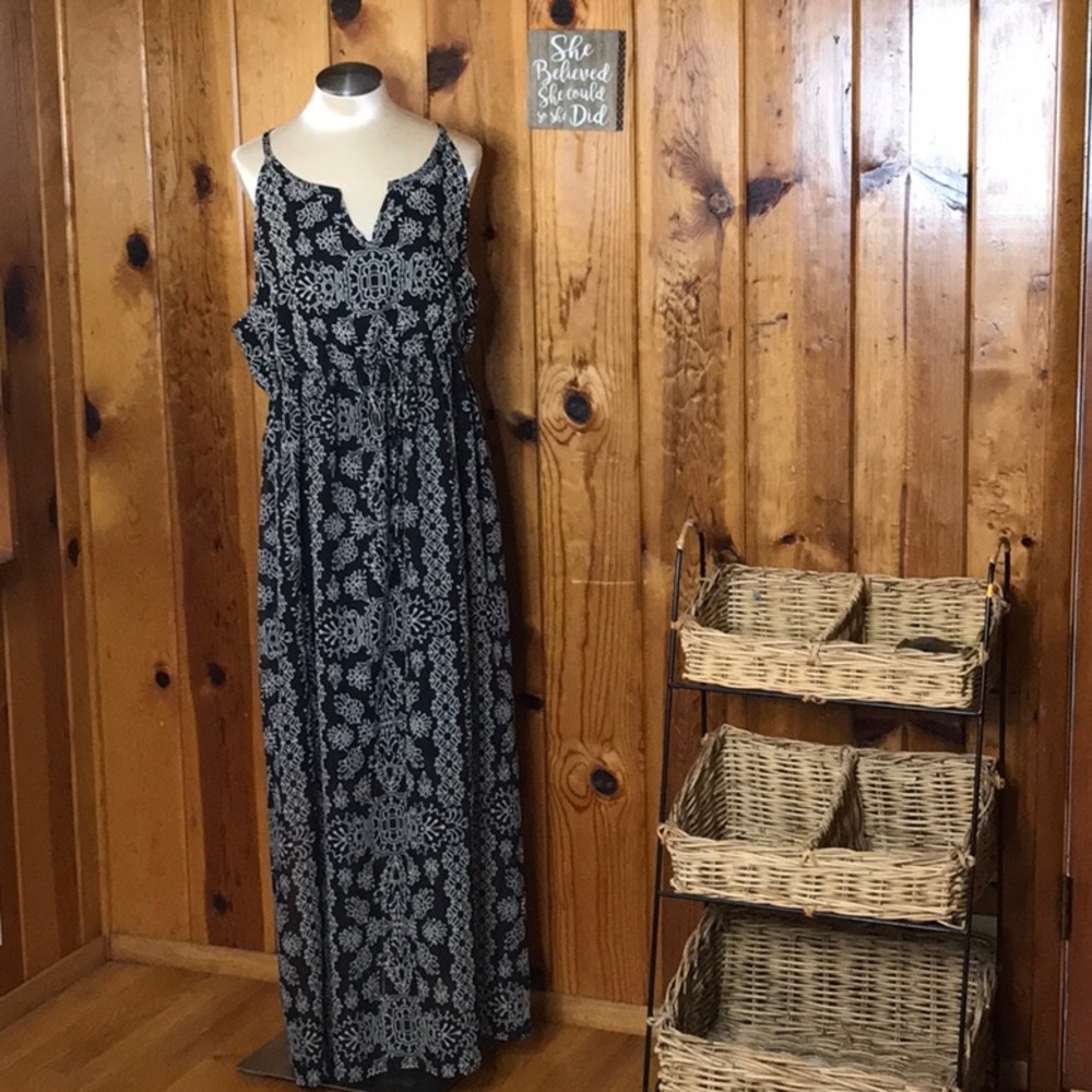 Liz Lange maternity blk/white maxi dress xxl
